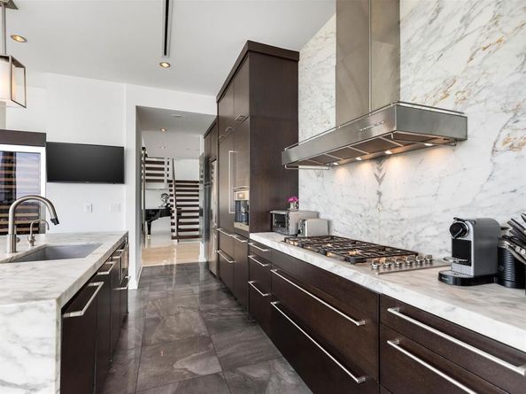 2900  Mckinnon Street  2802, Dallas Texas 75201