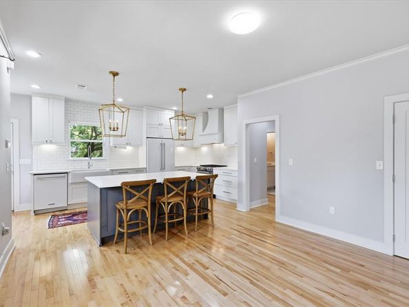 1136  Woodlawn Avenue , Dallas Texas 75208