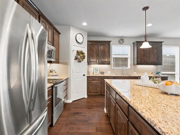 800  Kirby Drive , Lantana Texas 76226