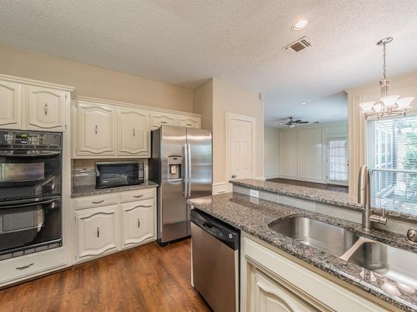 2002  Diamond Oaks Drive , Garland Texas 75044