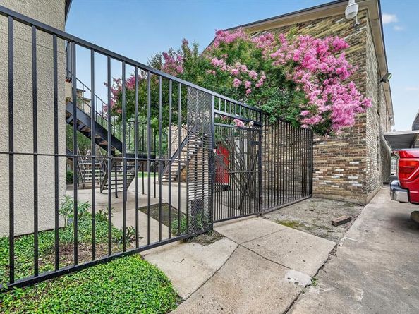 1810 N Garrett Avenue  124, Dallas Texas 75206