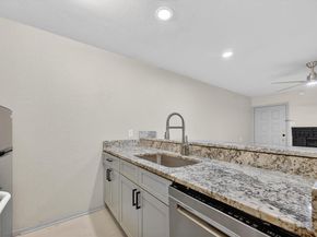 1810 N Garrett Avenue  124, Dallas Texas 75206