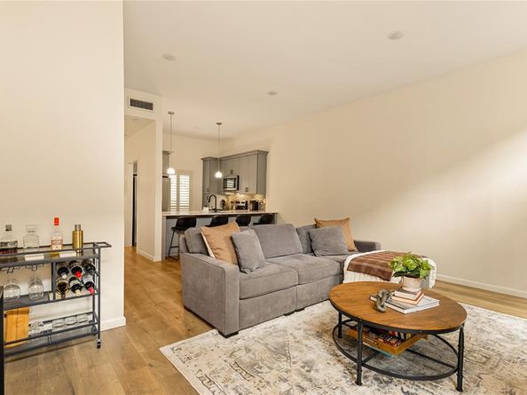 4015  Holland Avenue  103, Dallas Texas 75219