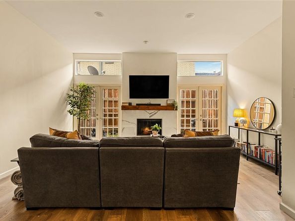 4015  Holland Avenue  103, Dallas Texas 75219