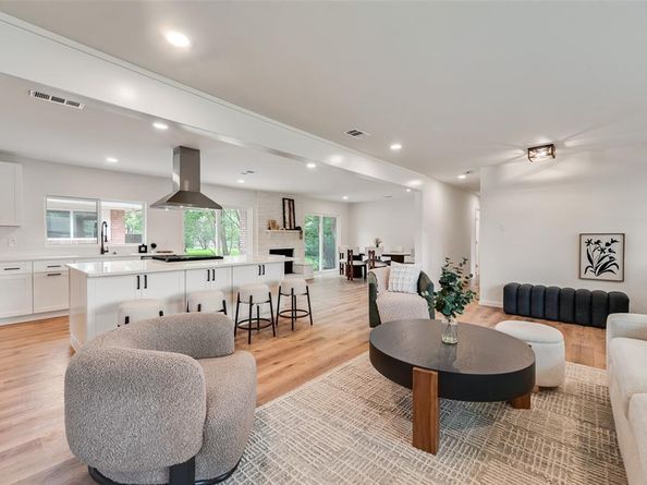 729  Town Creek Drive , Dallas Texas 75232