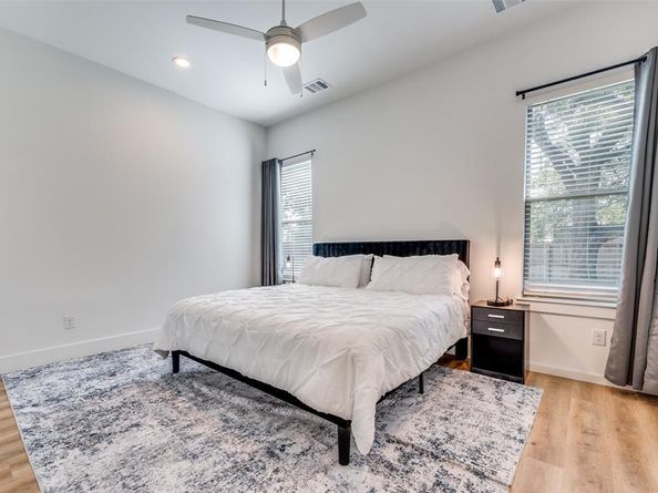 2130  Roanoke Avenue , Dallas Texas 75235