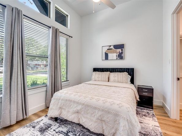 2130  Roanoke Avenue , Dallas Texas 75235