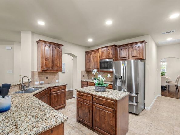 2800  Cole Castle Drive , Lewisville Texas 75056