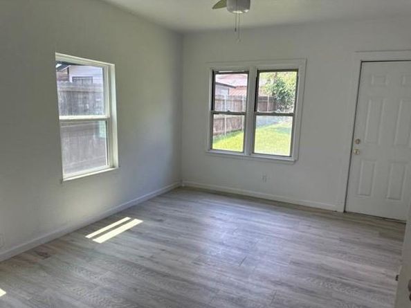 2734  Burchill Road , Fort Worth Texas 76105