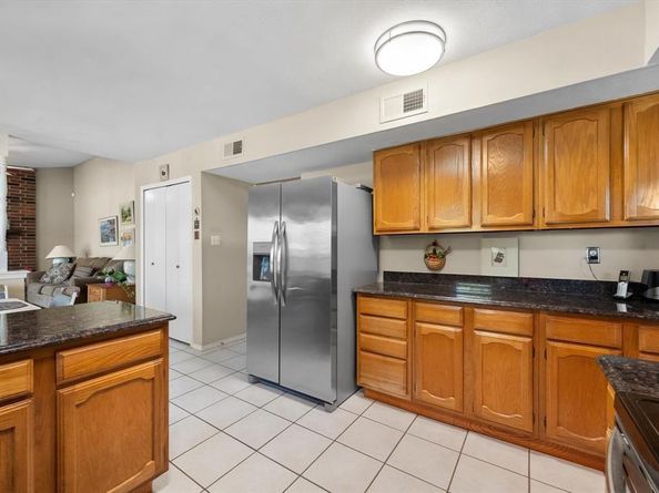 2215  Villanova Street , Arlington Texas 76018