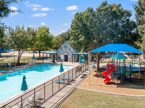 1005  Raspberry Lane , DeSoto Texas 75115