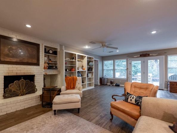 1731  Park Ridge Terrace , Arlington Texas 76012