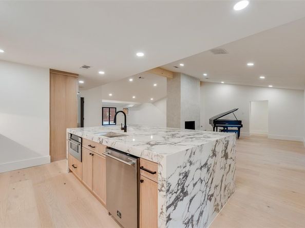 3707  Princess Lane , Dallas Texas 75229