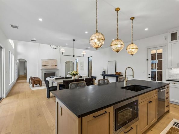 7403  Robin Road , Dallas Texas 75209