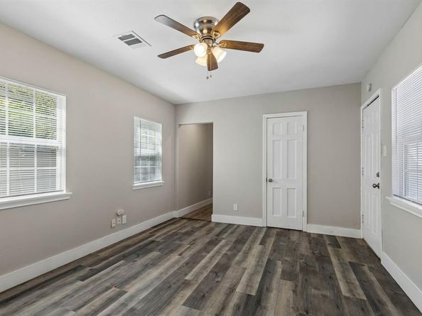 227 S Hampton Road , Dallas Texas 75208