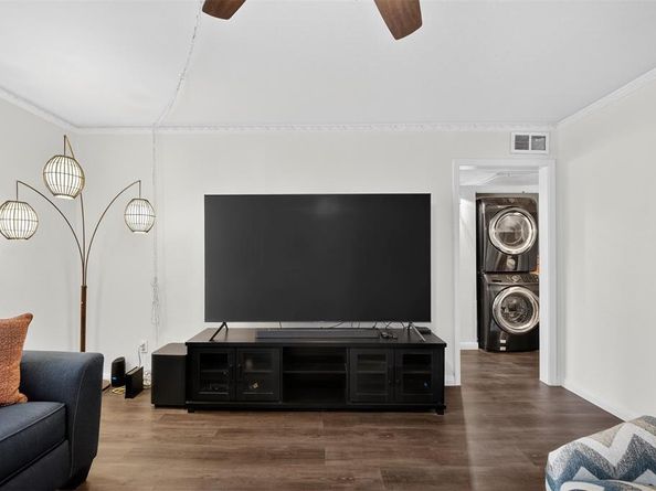 3609  Parkridge Drive  204, Dallas Texas 75234