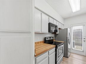 7522  Holly Hill Drive  7, Dallas Texas 75231