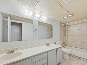 7522  Holly Hill Drive  7, Dallas Texas 75231