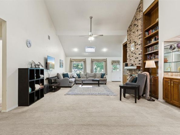 2512  Laurel Valley Lane , Arlington Texas 76006
