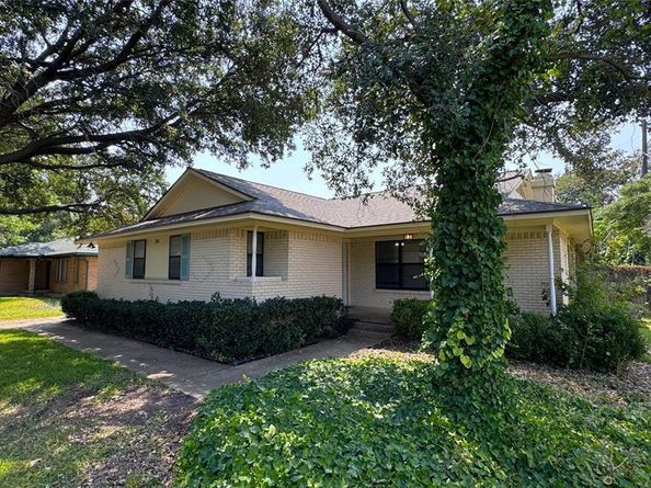 2208  Newgate Drive , Garland Texas 75041