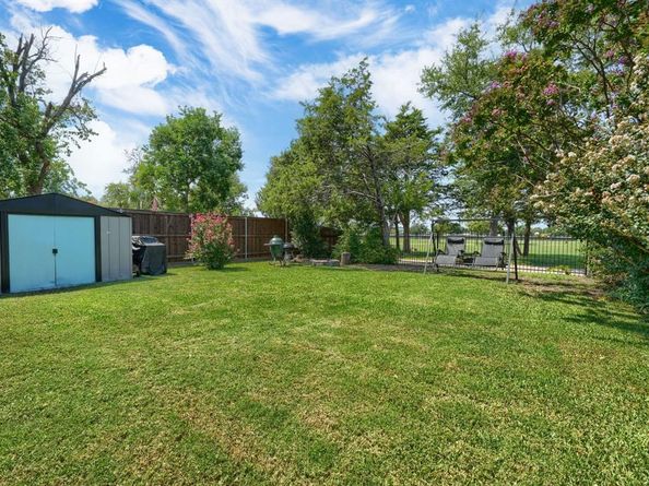 533  Country View Lane , Garland Texas 75043