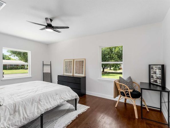 2609  Fenwick Drive , Dallas Texas 75228