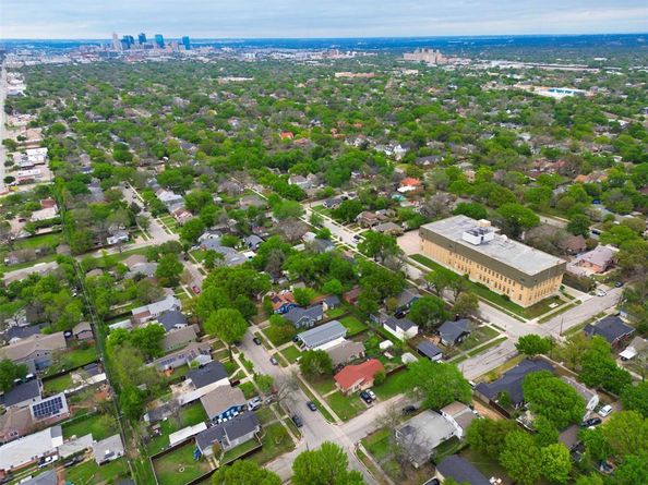 2916  Willing Avenue , Fort Worth Texas 76110
