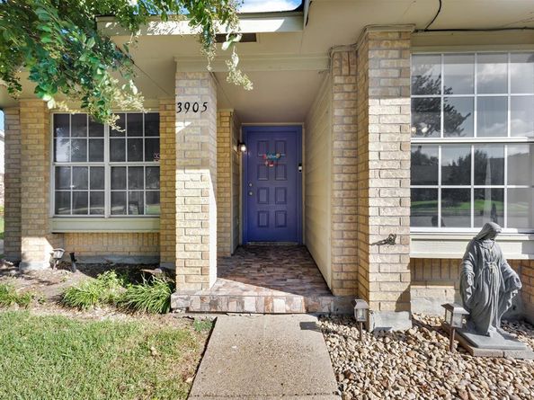 3905  Queens Court , Garland Texas 75043