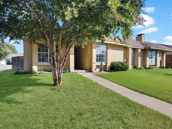 3905  Queens Court , Garland Texas 75043