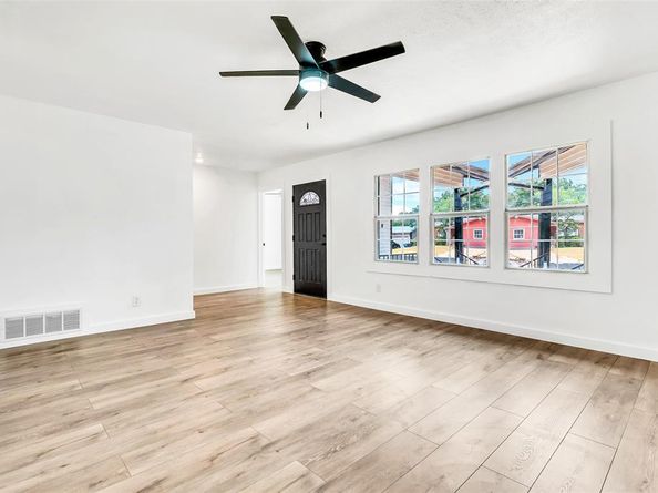 3916  Vanette Lane , Dallas Texas 75216