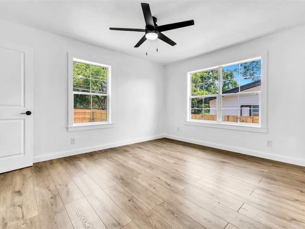 3916  Vanette Lane , Dallas Texas 75216