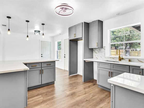 3916  Vanette Lane , Dallas Texas 75216