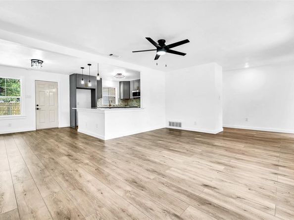 3916  Vanette Lane , Dallas Texas 75216