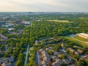 7510  Holly Hill Drive  152, Dallas Texas 75231