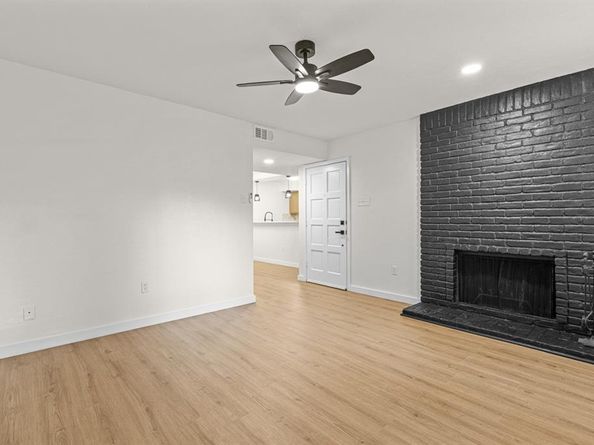 7510  Holly Hill Drive  152, Dallas Texas 75231