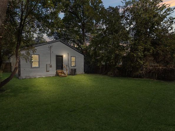 1320 E Morphy Street , Fort Worth Texas 76104