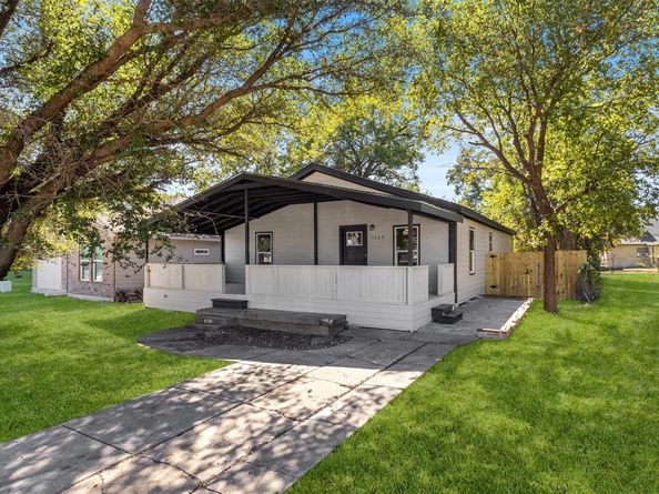 1320 E Morphy Street , Fort Worth Texas 76104