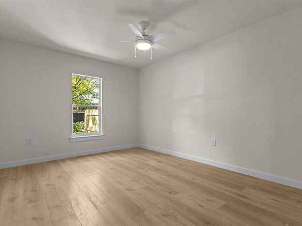 1320 E Morphy Street , Fort Worth Texas 76104