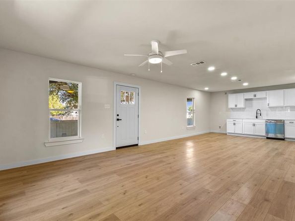 1320 E Morphy Street , Fort Worth Texas 76104