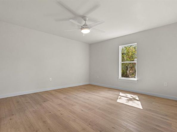 1320 E Morphy Street , Fort Worth Texas 76104