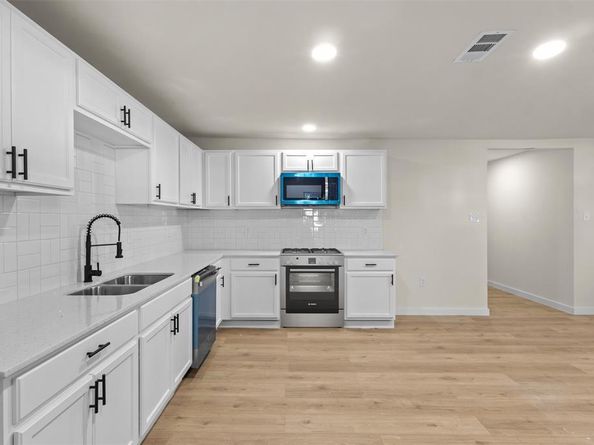 1320 E Morphy Street , Fort Worth Texas 76104