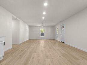 1320 E Morphy Street , Fort Worth Texas 76104