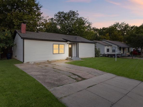 2233  Eastover Avenue , Fort Worth Texas 76105