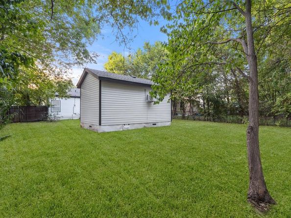 2233  Eastover Avenue , Fort Worth Texas 76105