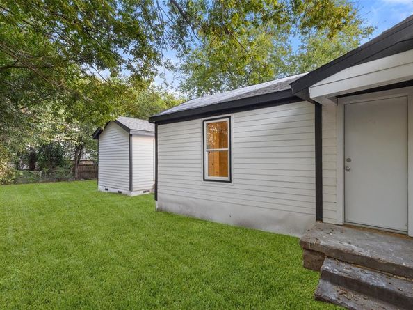 2233  Eastover Avenue , Fort Worth Texas 76105