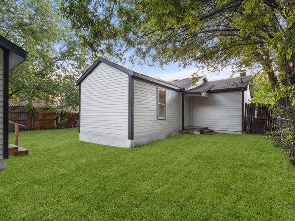 2233  Eastover Avenue , Fort Worth Texas 76105