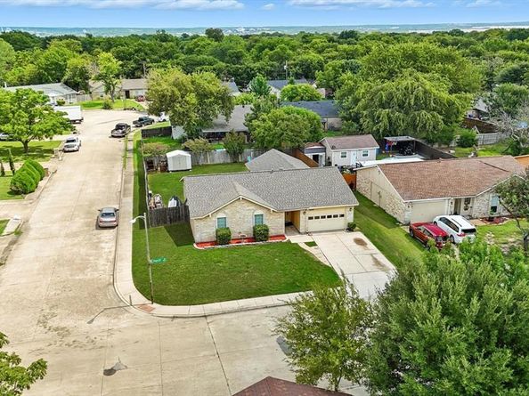 2106  Sheriff Drive , Grand Prairie Texas 75051