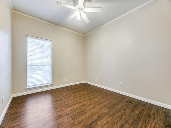 8601  Park Lane  221, Dallas Texas 75231