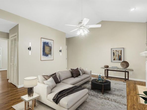 8601  Park Lane  221, Dallas Texas 75231