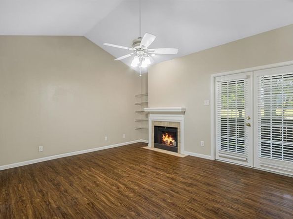 8601  Park Lane  221, Dallas Texas 75231